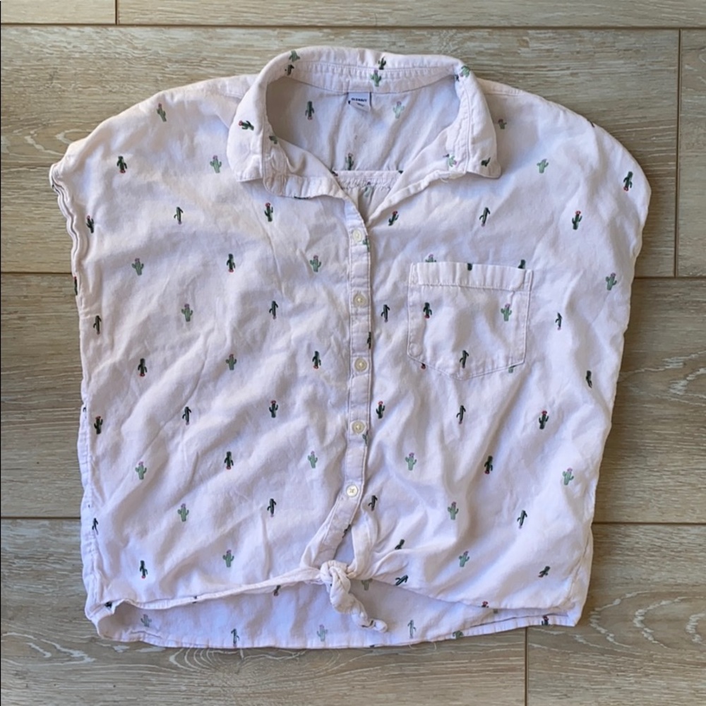 White cactus button up short sleeve Old Navy